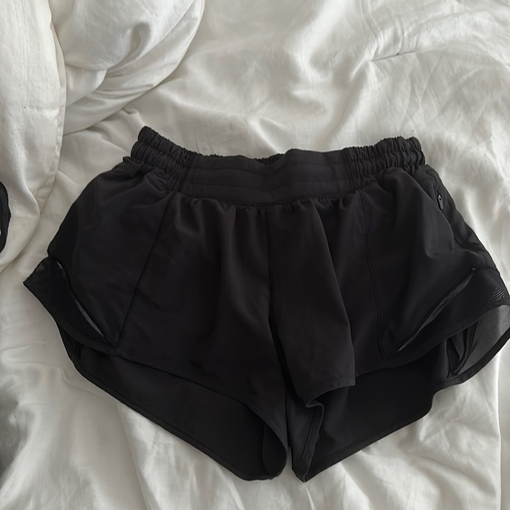 black lululemon hotty hot shorts